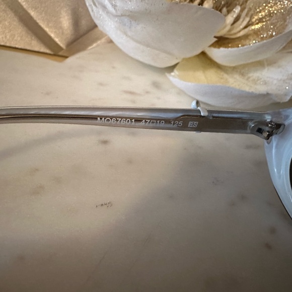 Moschino Teen Sunglasses AUTHENTIC (New) - Picture 4 of 7